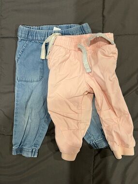 Set of 2 Carter’s joggers 12m